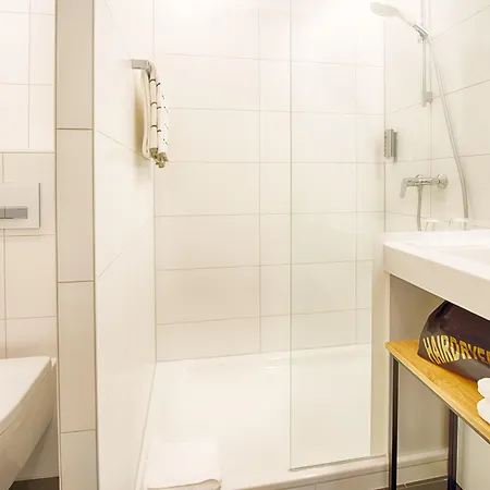 Loginn Hotel 3*
